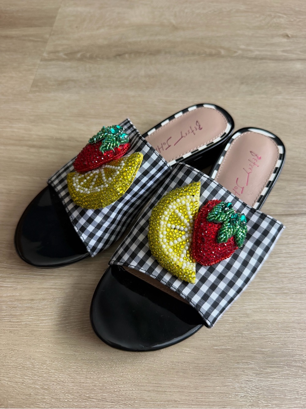Betsey Johnson Lindyy Gingham beaded lemon and strawberry slide sandals SZ 5.5